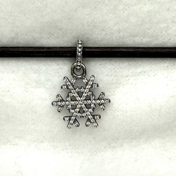 Retired Pandora Winter Kiss Sterling Silver Pendant or Charm 390354CZ - Picture 1 of 3